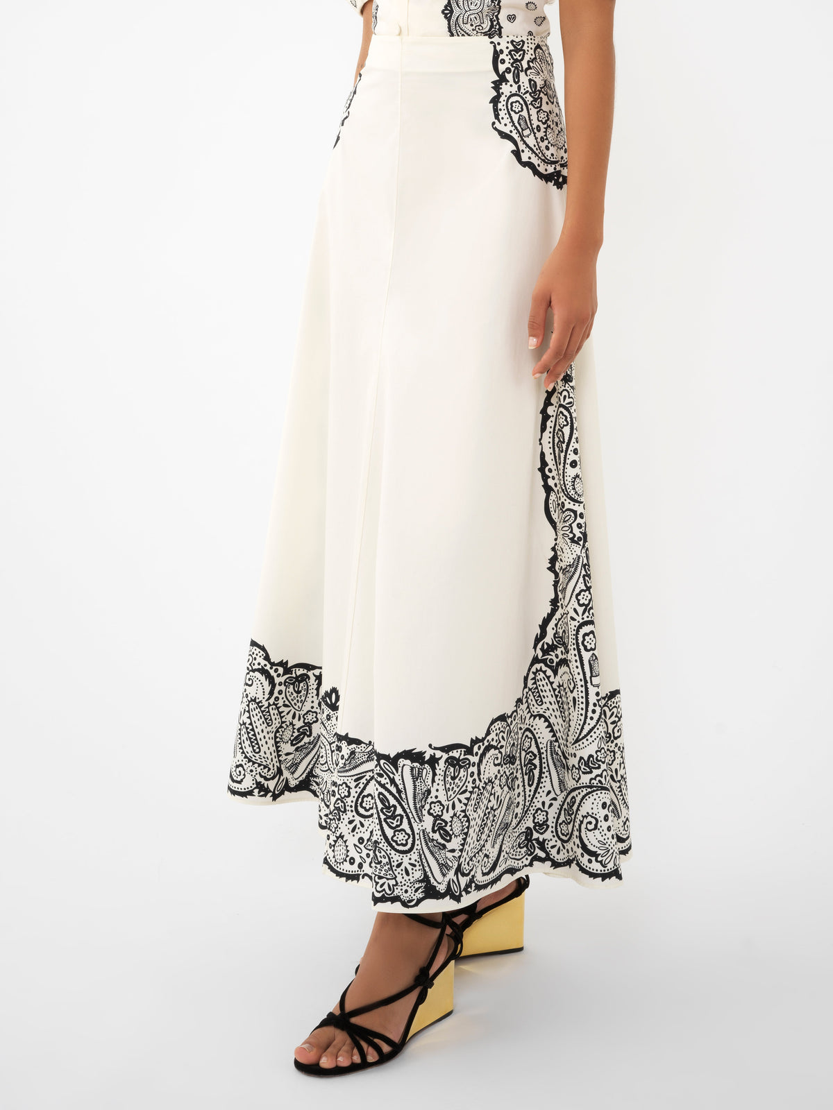 BASEPLUS_Black & White SKIRT - Black & White
