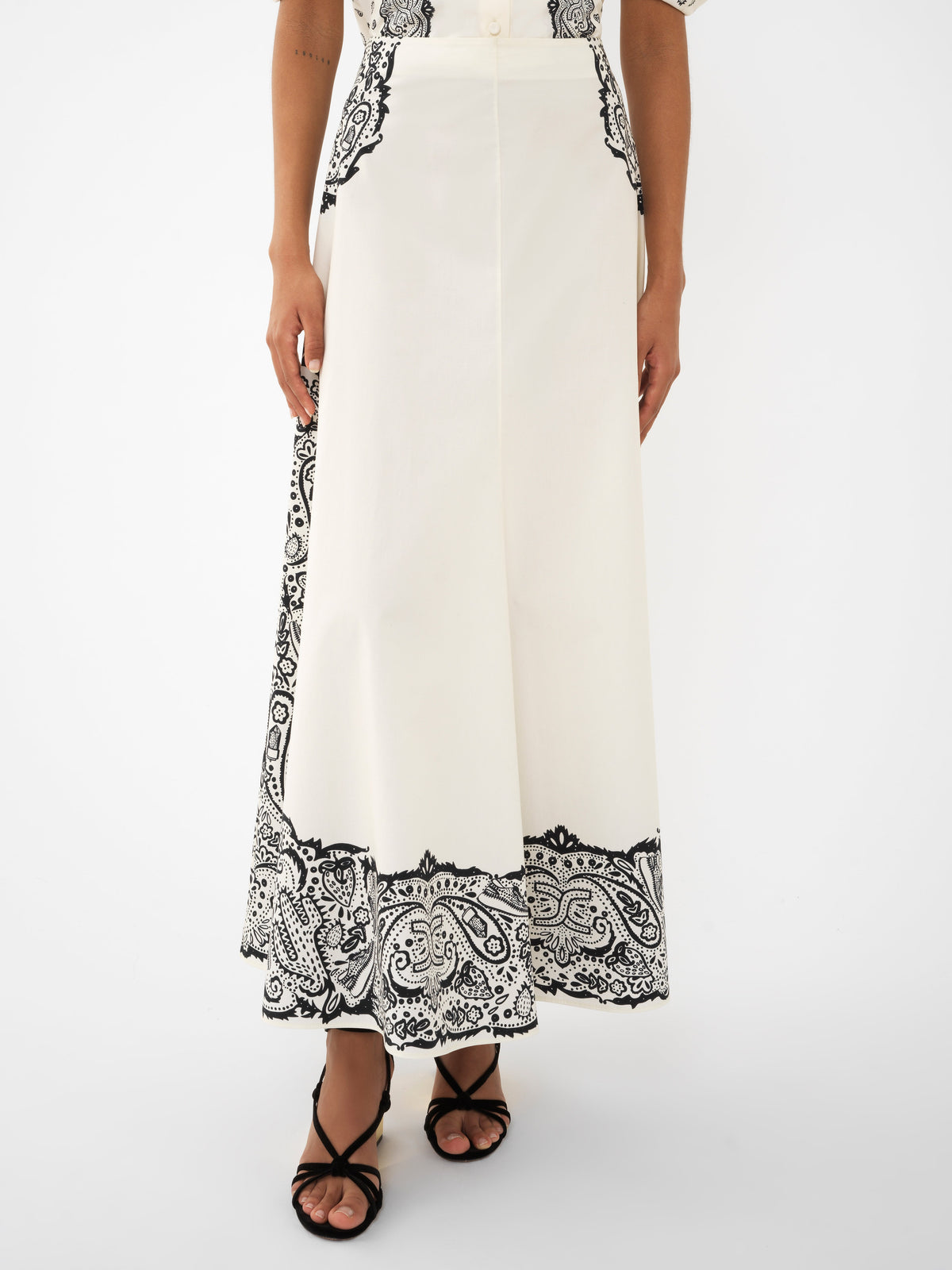BASEPLUS_Black & White SKIRT - Black & White