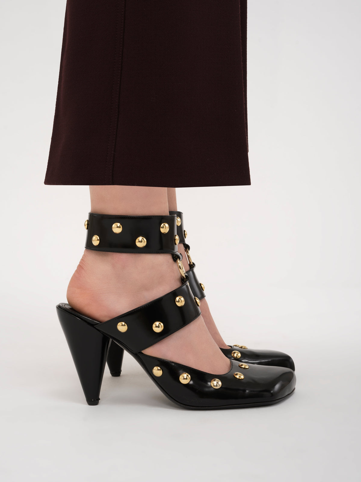BASEPLUS_Black PUMP - Black