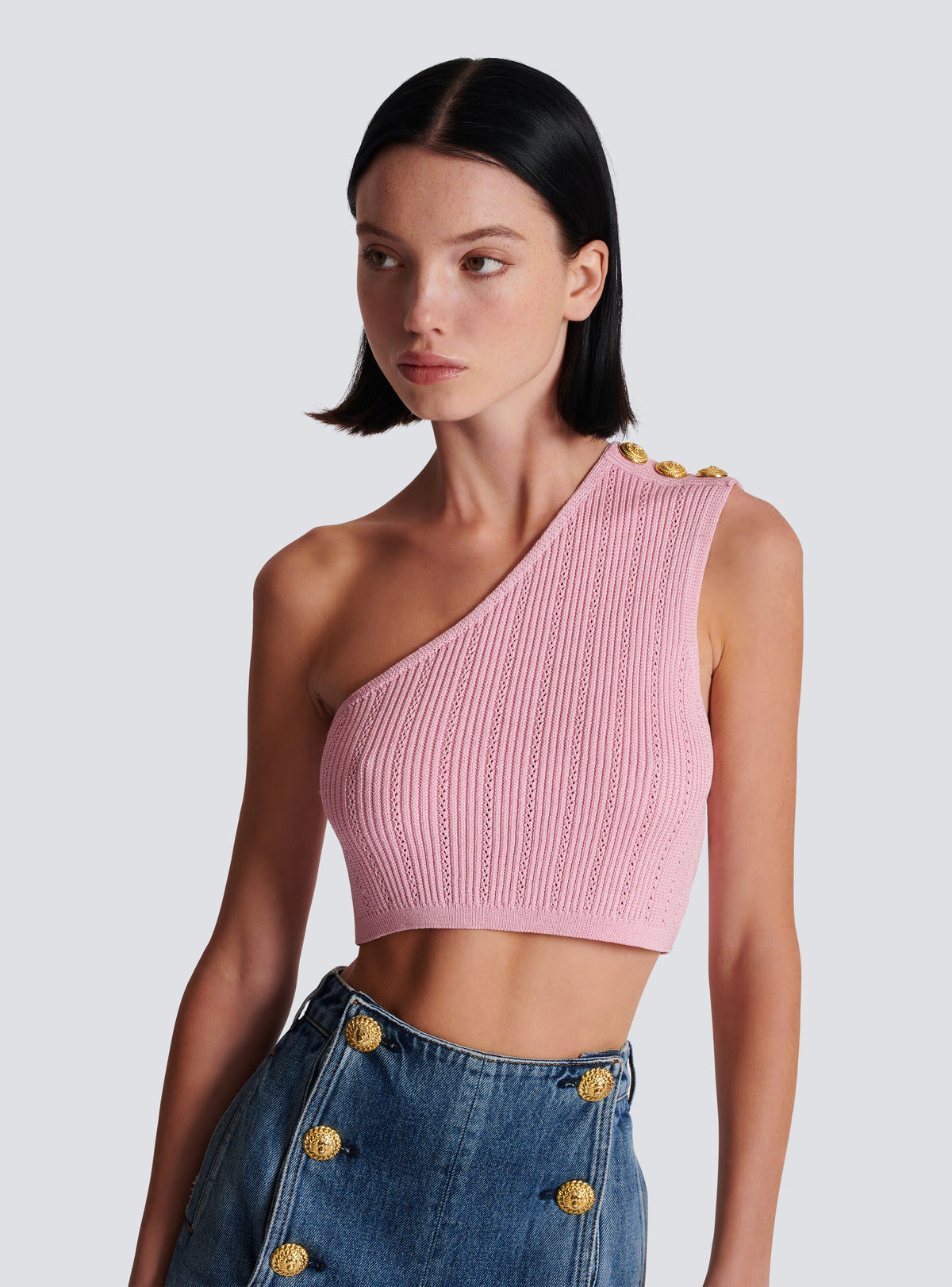 Top asymétrique en maille à boutons  - Rose