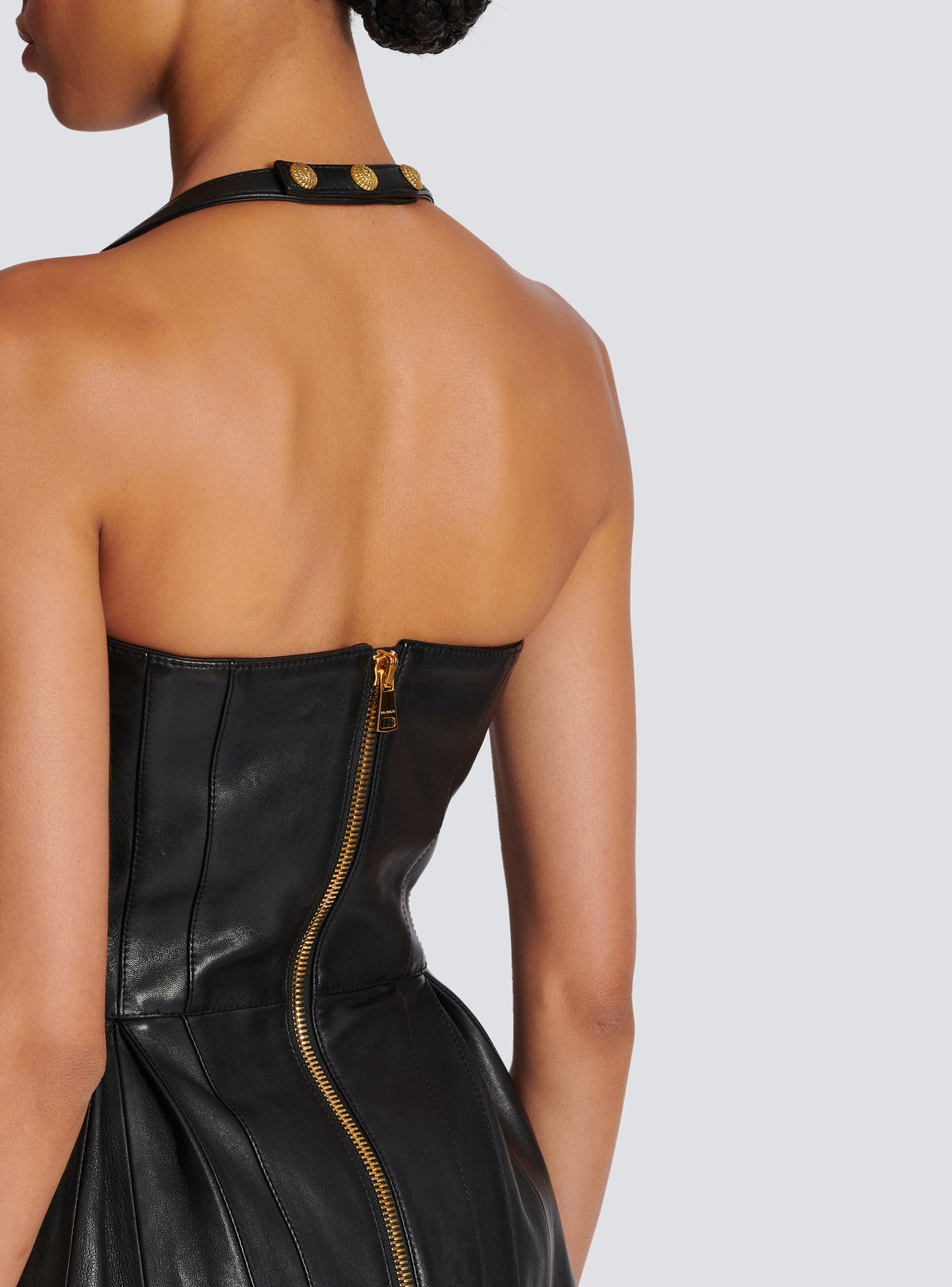 Robe dos-nu évasée et plissée en cuir - Noir