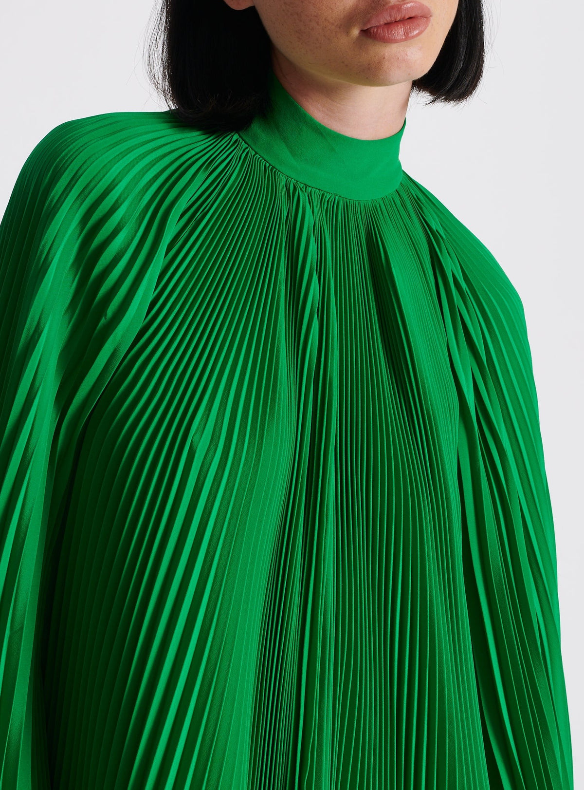 Short pleated dress in lightweight crepe - Bright Green