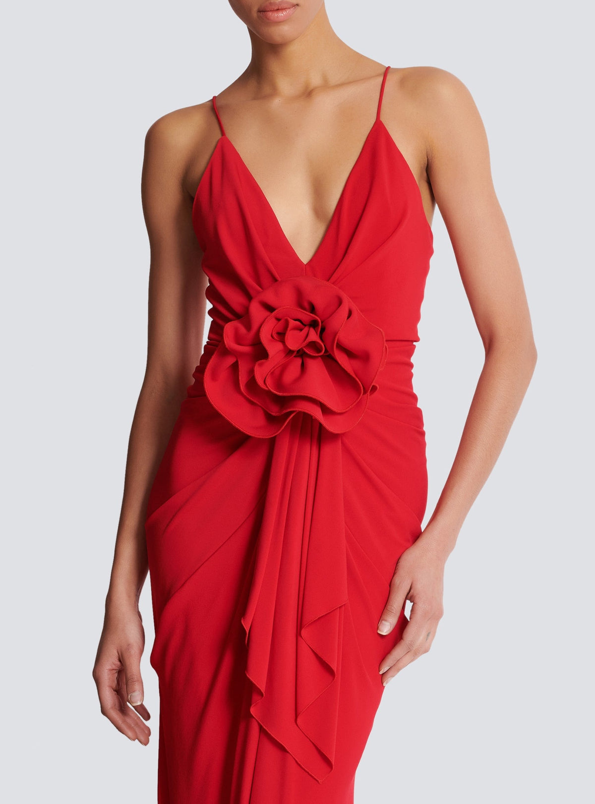 Long pleated dress with flower detail - Red