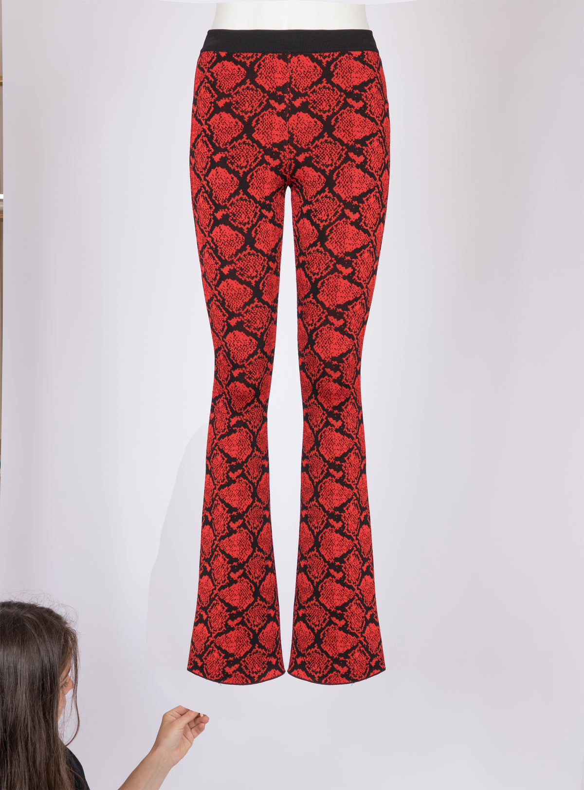 Pantalon bootcut en maille jacquard python - Noir & Rouge