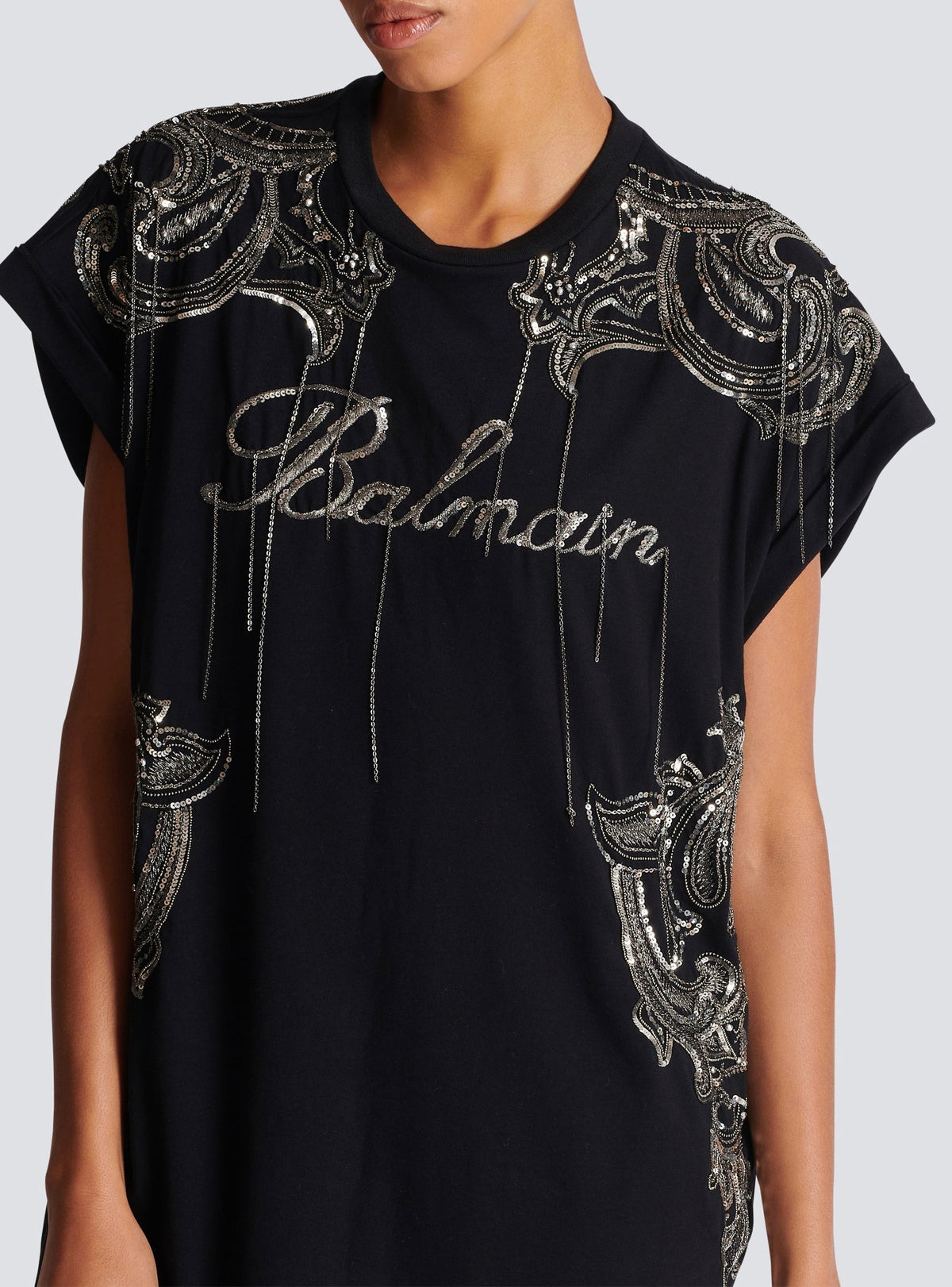 Robe courte brodée chaînes - Noir & Vieil Argent