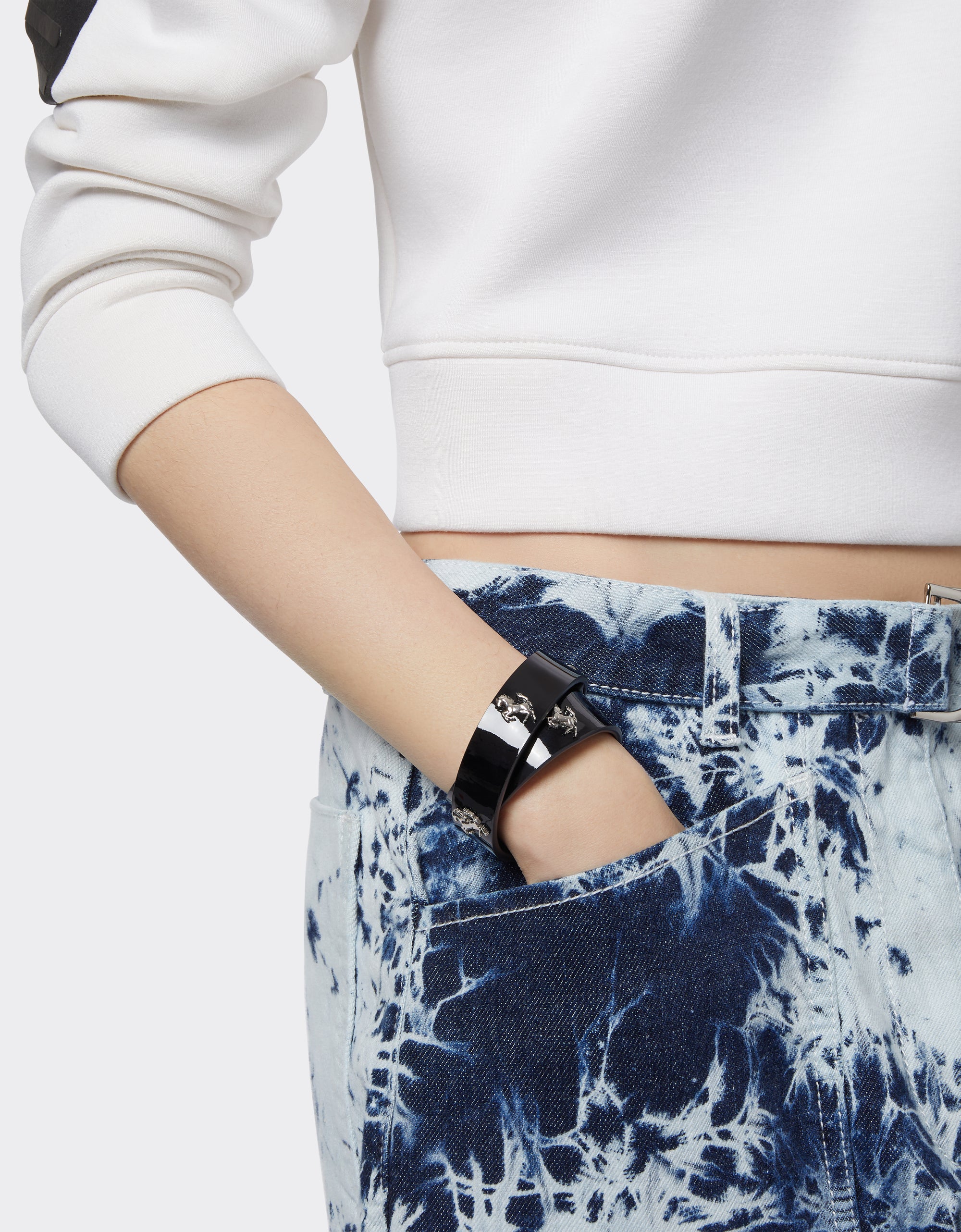 Bracelet unisexe avec clous Cheval cabré en cuir verni - Nero