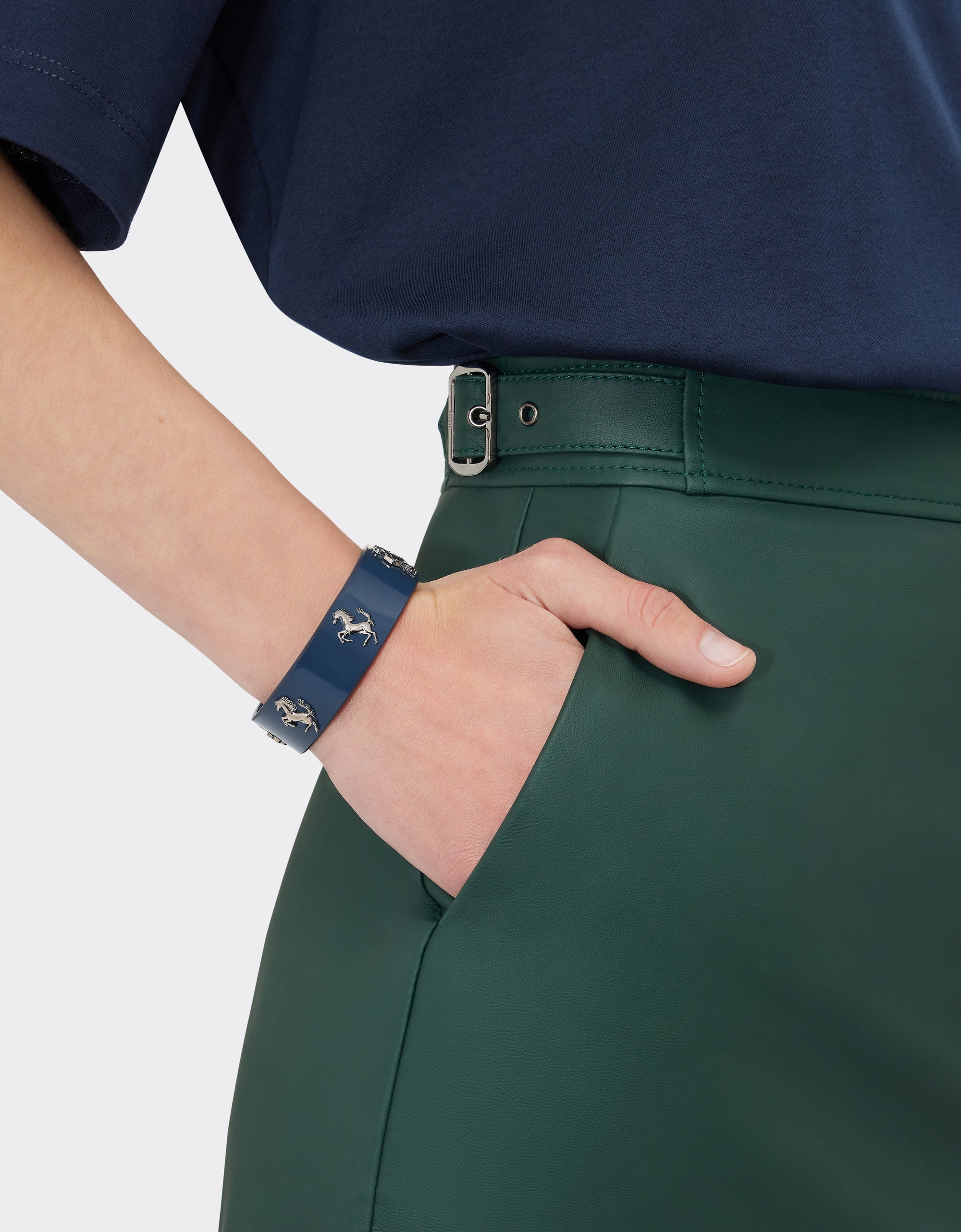 Bracelet unisexe avec clous Cheval cabré en cuir verni - Ottanio