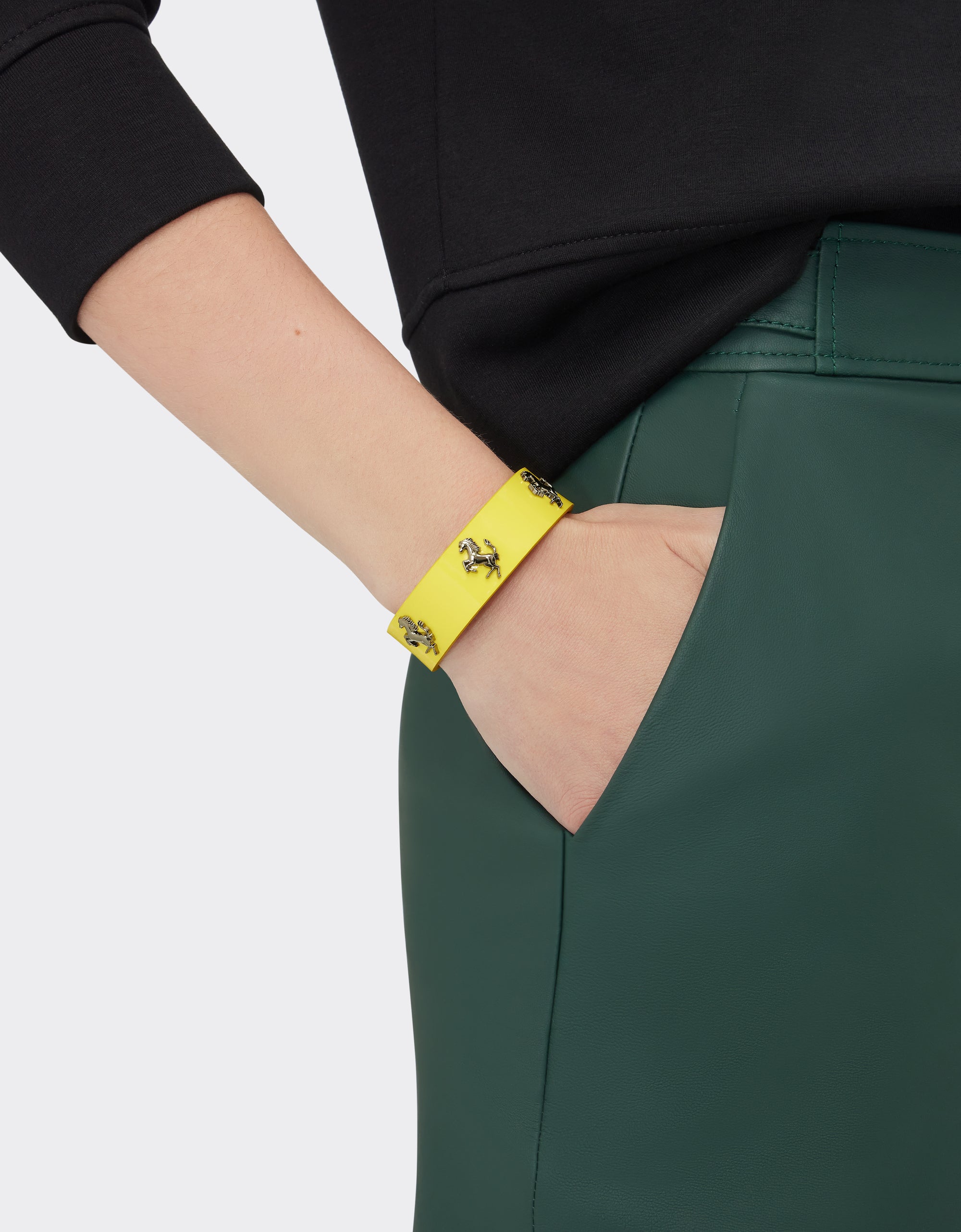 Bracelet unisexe avec clous Cheval cabré en cuir - Giallo Modena