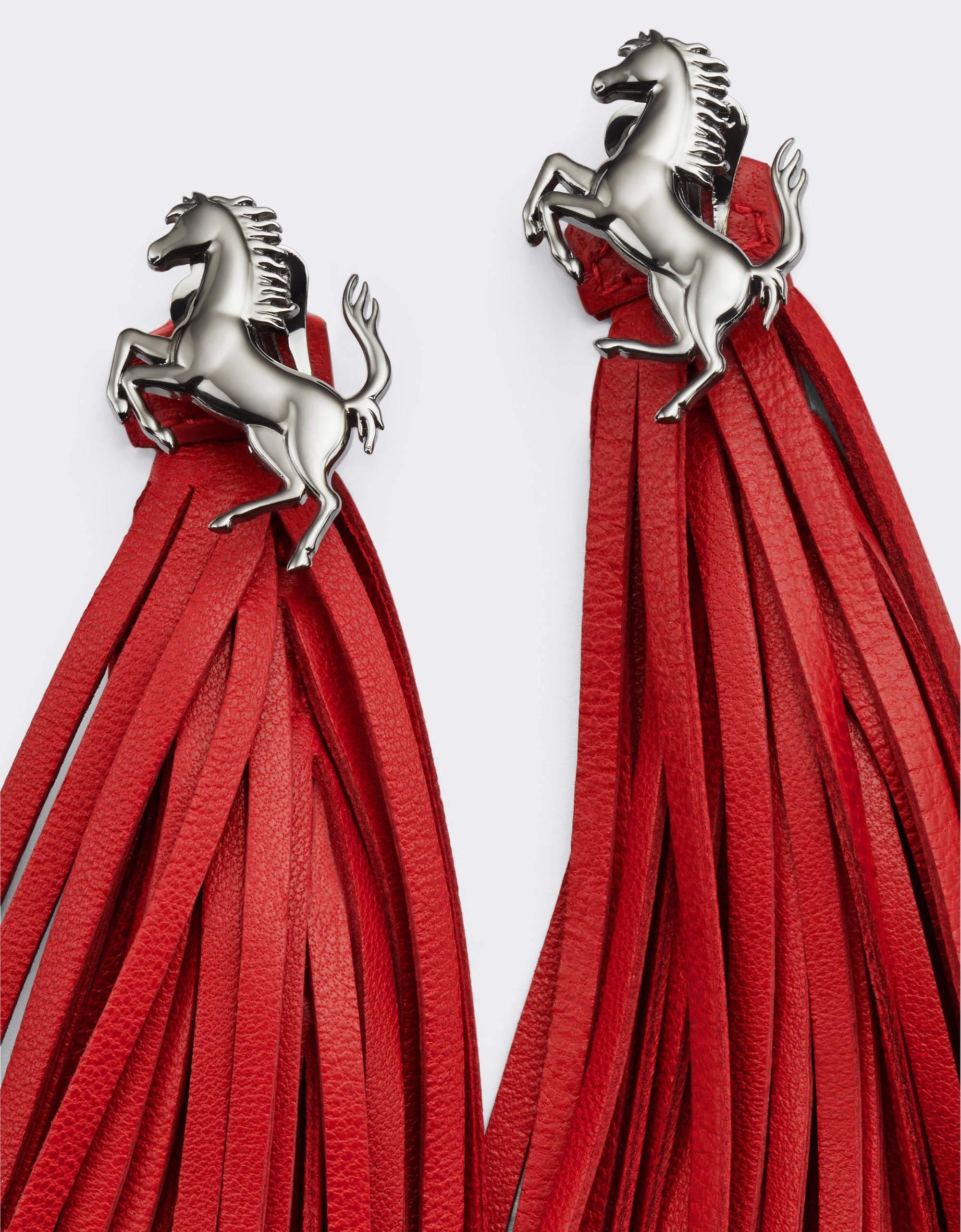 Boucles d’oreilles pompom avec Cheval cabré en laiton - Rosso Dino