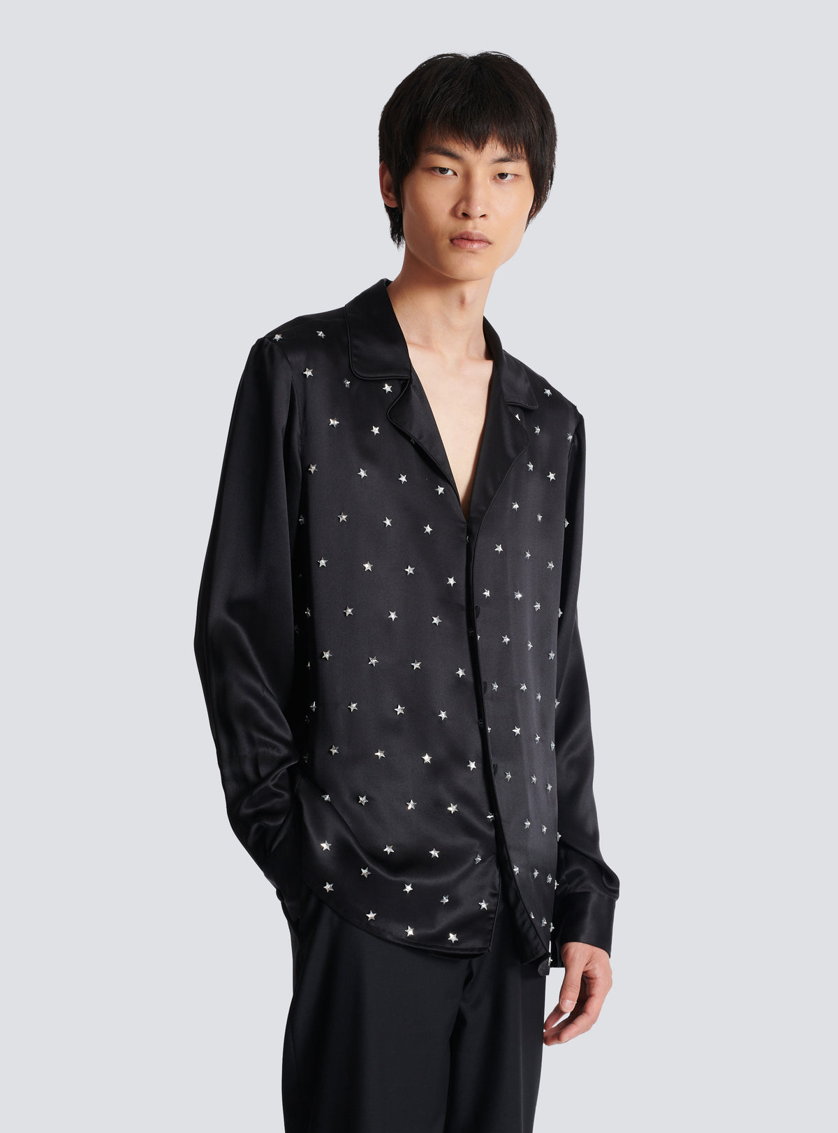 Chemise en soie brodée avec étoiles - Noir & Vieil Argent