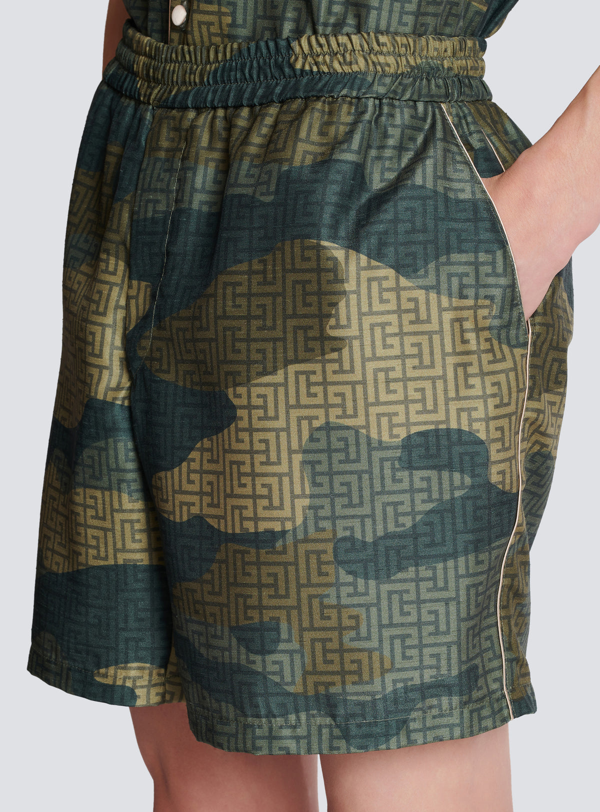 Short en shantung imprimé camouflage monogramme  - Multicolore