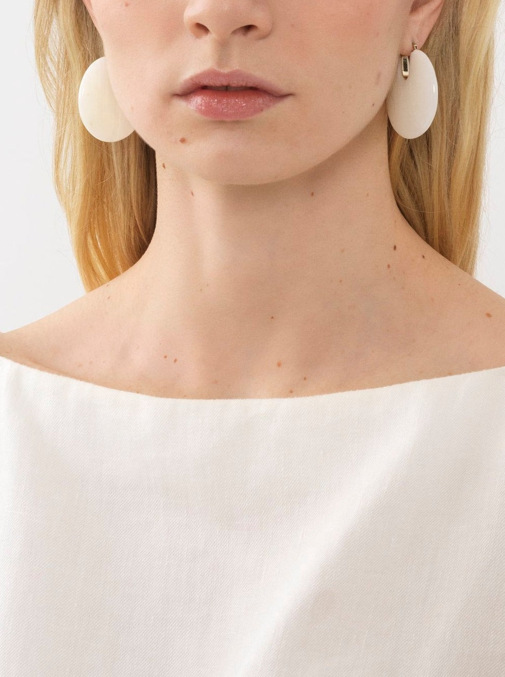 BASEPLUS_White EARRINGS - White