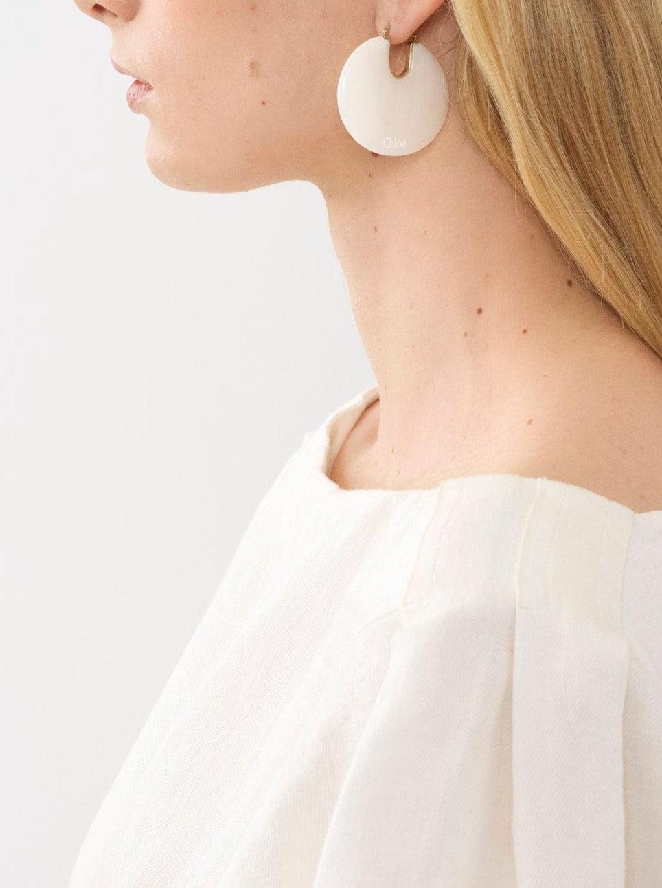 BASEPLUS_White EARRINGS - White