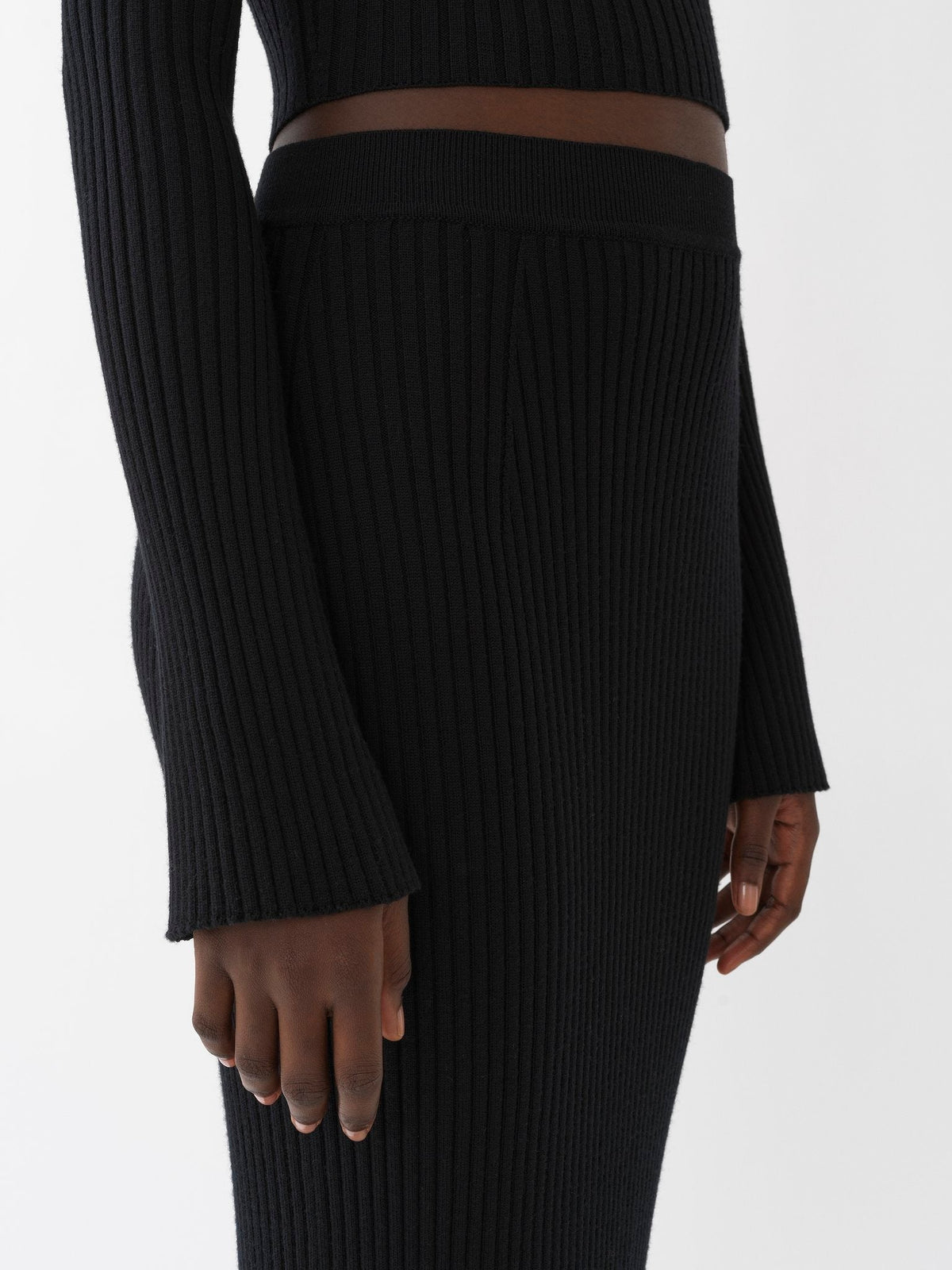 BASEPLUS_Black SKIRT - Black