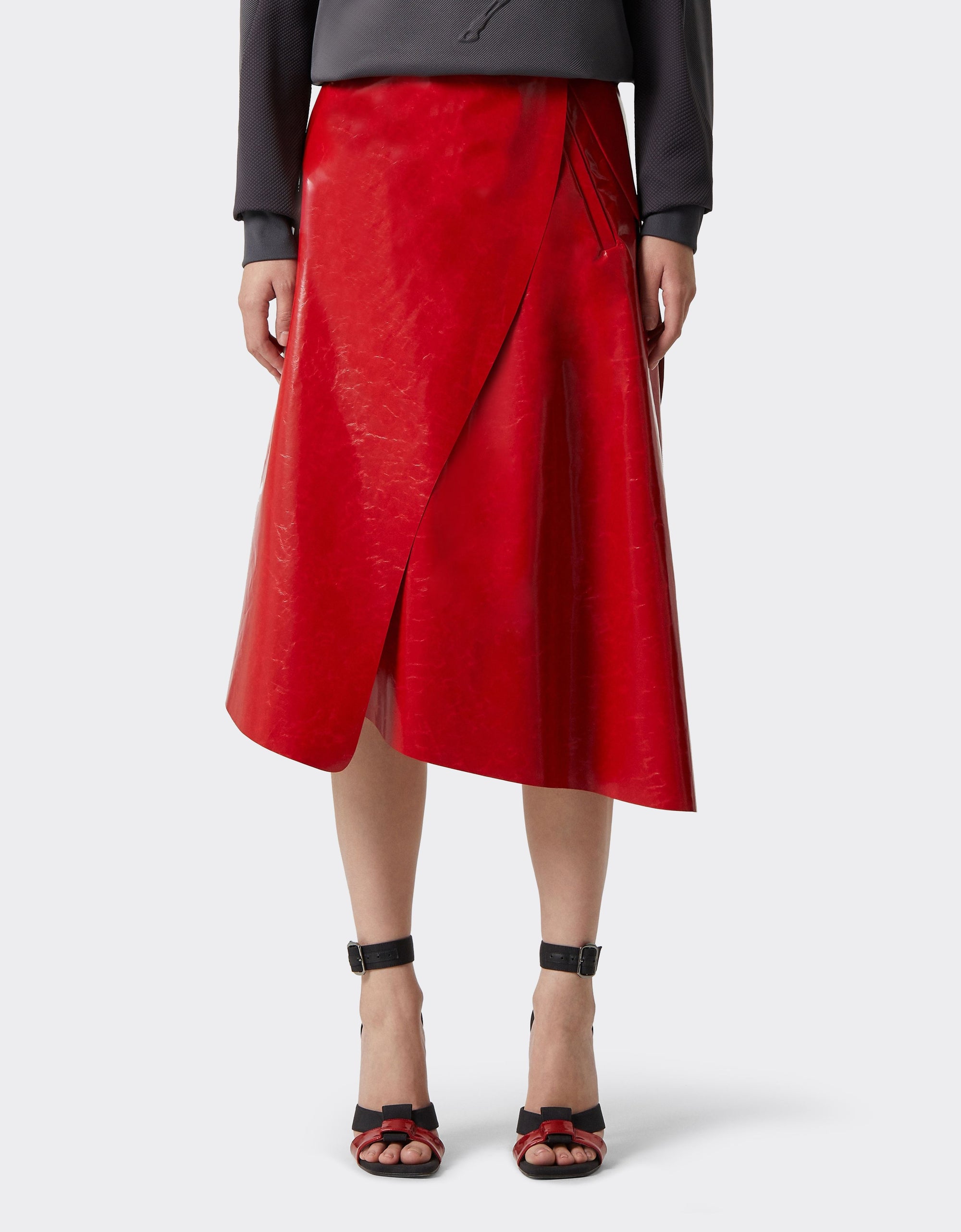 Jupe asymétrique en cuir verni - Rosso Corsa