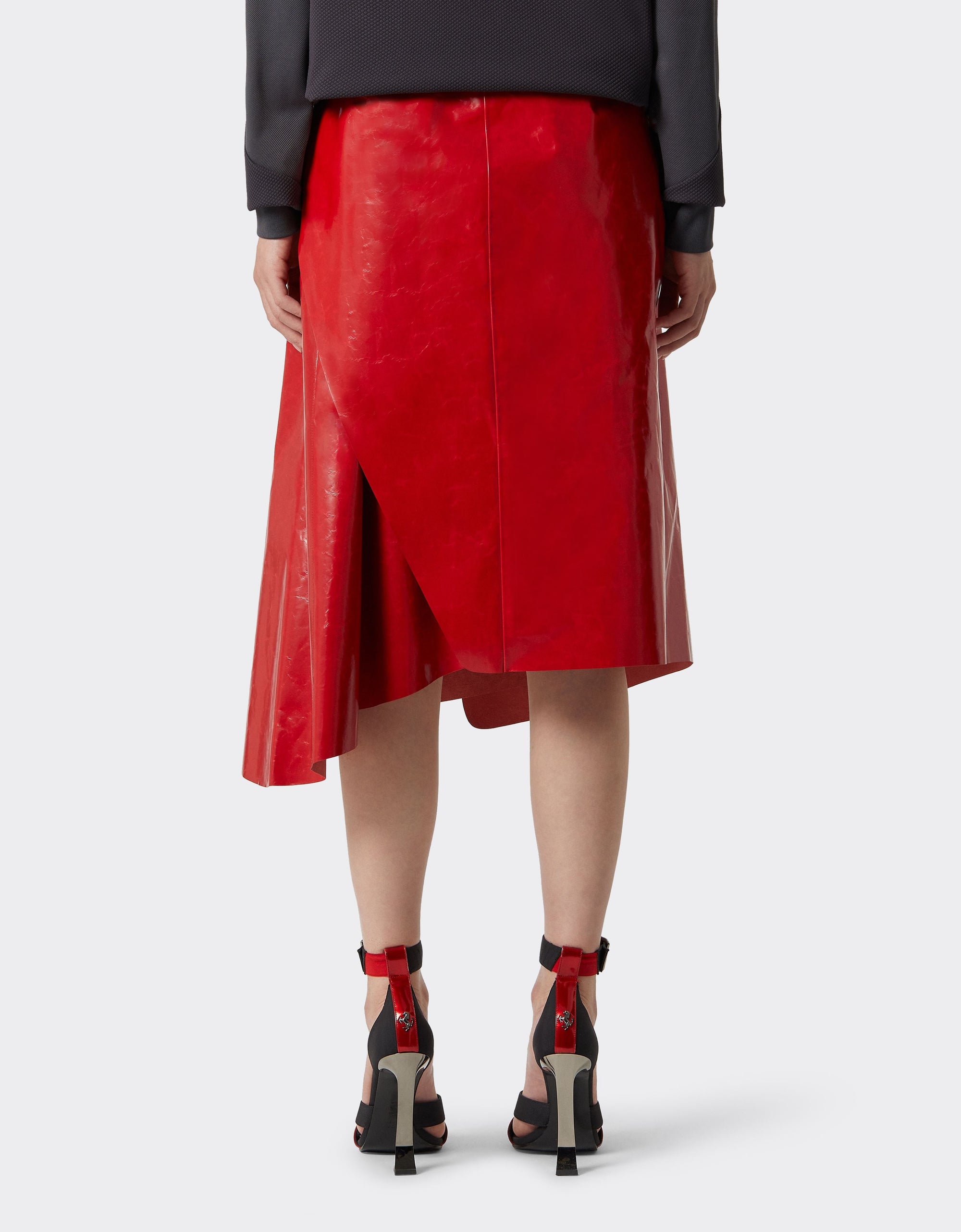 Jupe asymétrique en cuir verni - Rosso Corsa