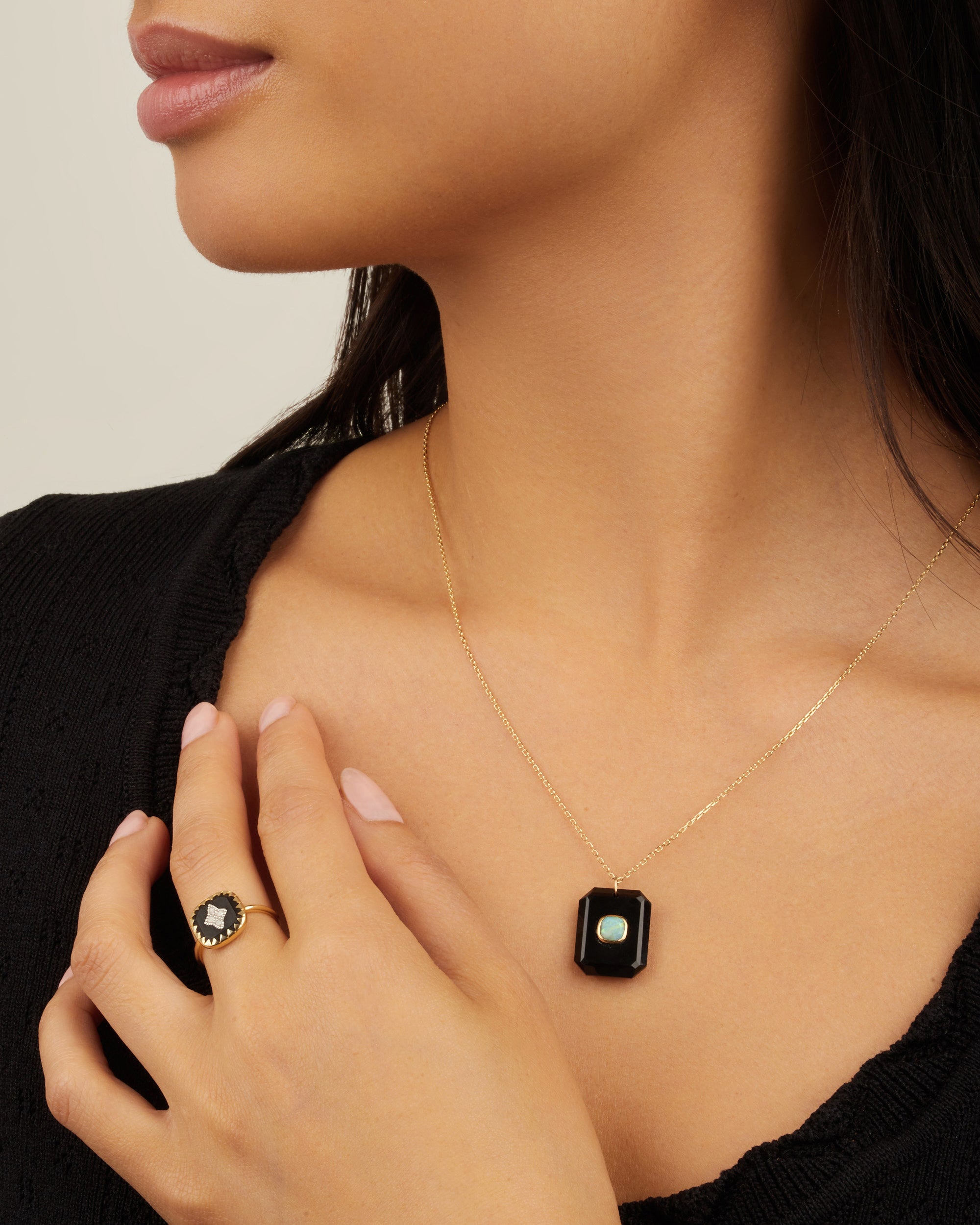Collier en or jaune - Onyx noir & Opale Australienne