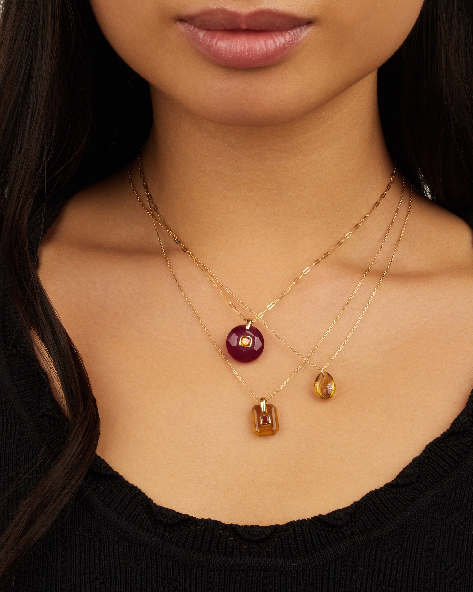 Collier coquillage en or jaune - Rubis & Pierre de soleil