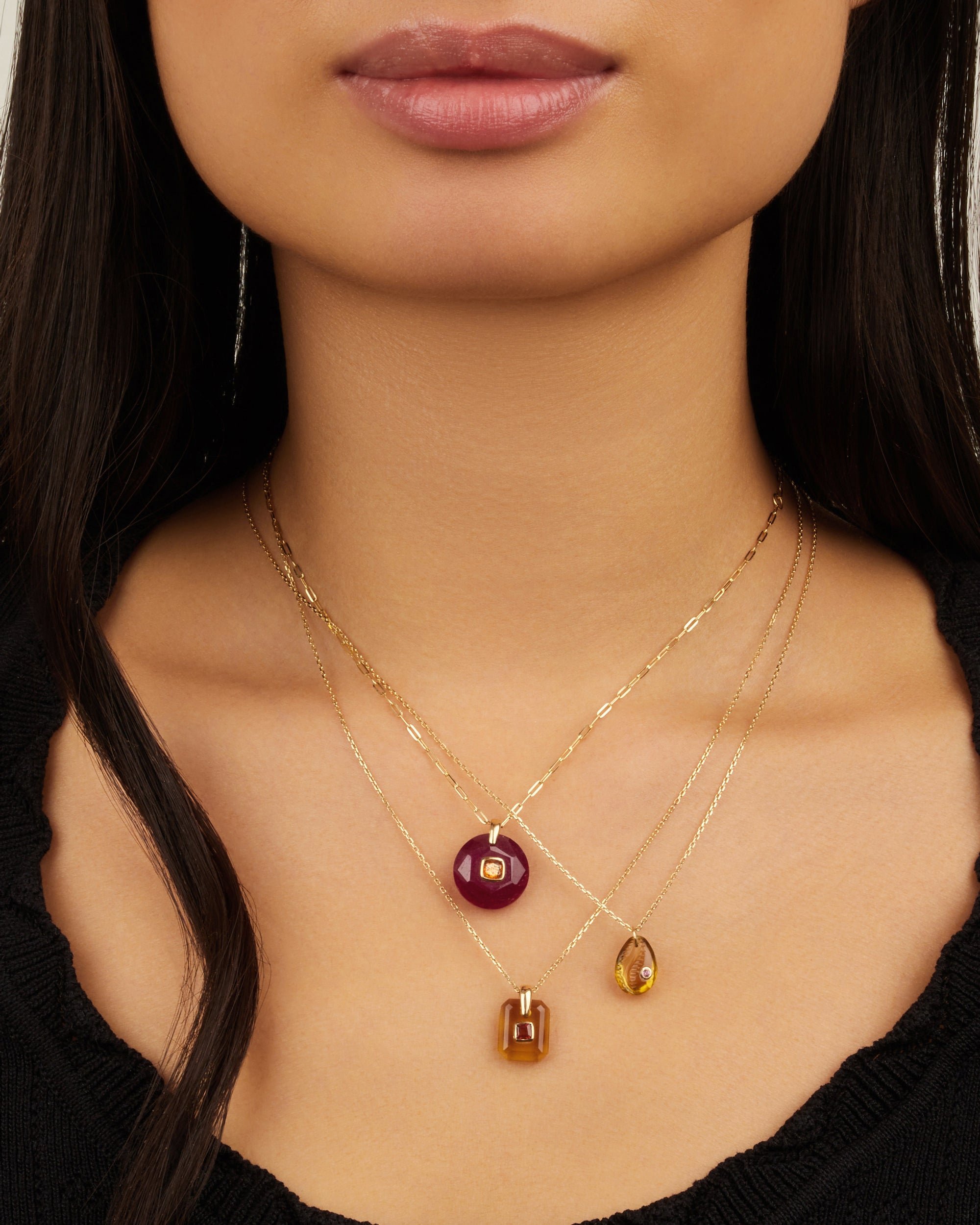 Collier coquillage en or jaune - Rubis & Pierre de soleil