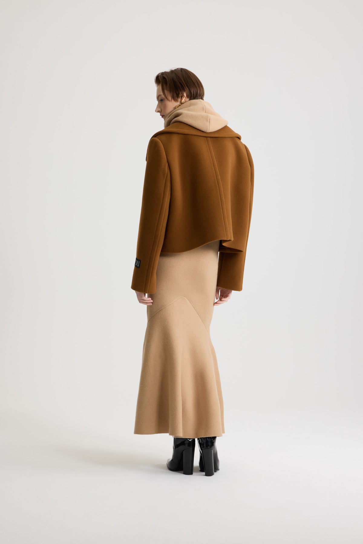 Mahogany / Manteau court croisé en laine mélangée éco-responsable