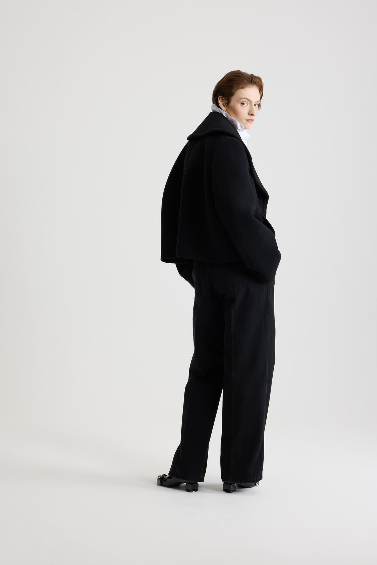 Black / Manteau court croisé en laine mélangée éco-responsable