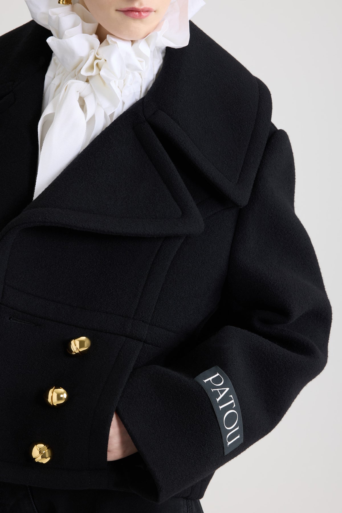 Black / Manteau court croisé en laine mélangée éco-responsable