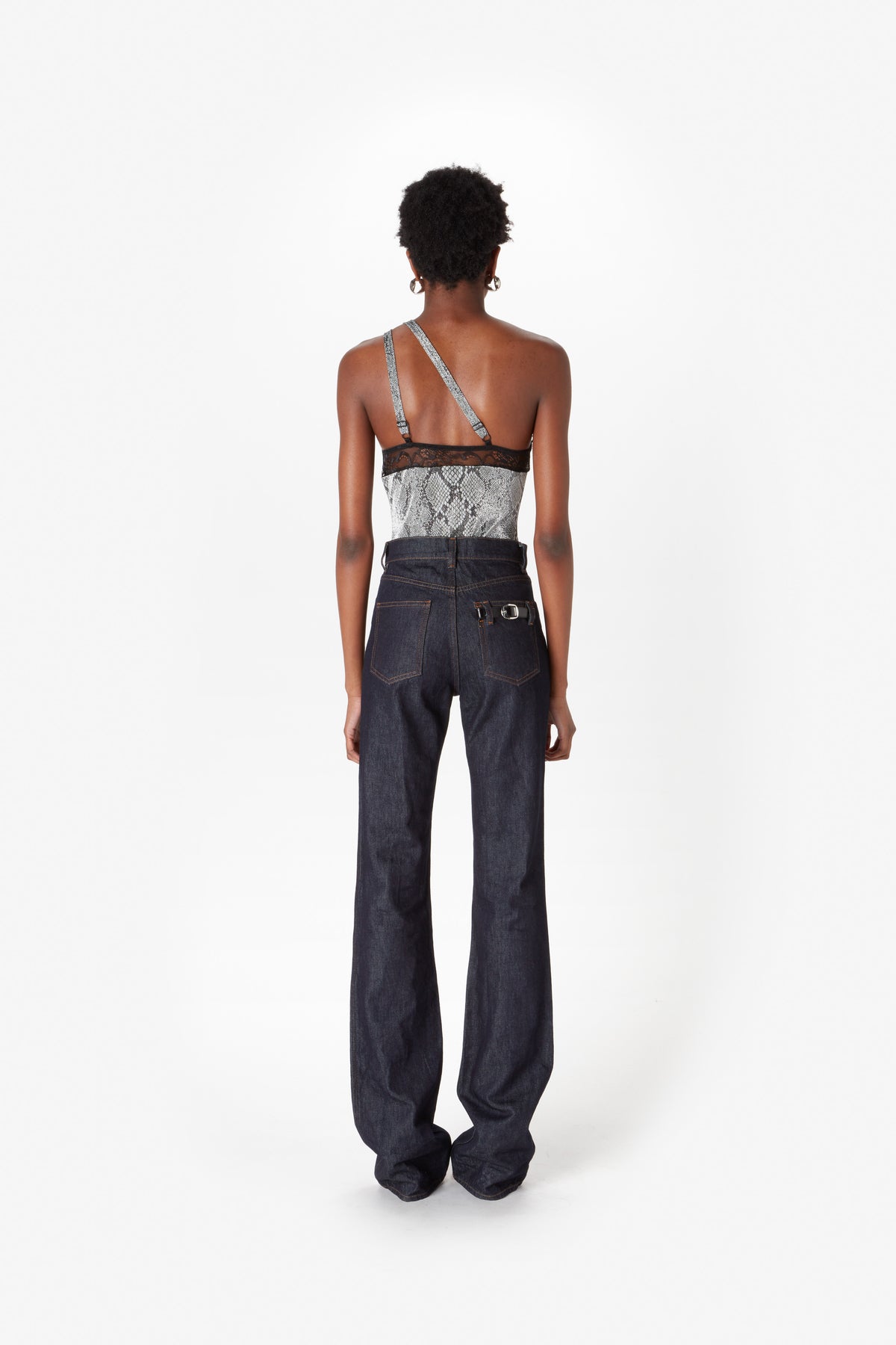ASYMMETRIC BODY