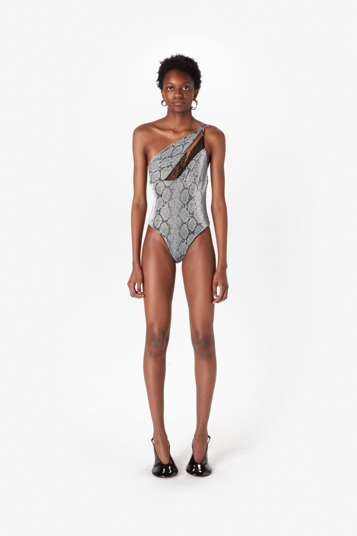 ASYMMETRIC BODY