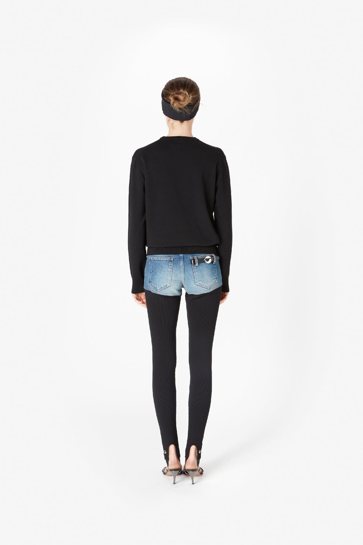 CLASSIC SWEATER