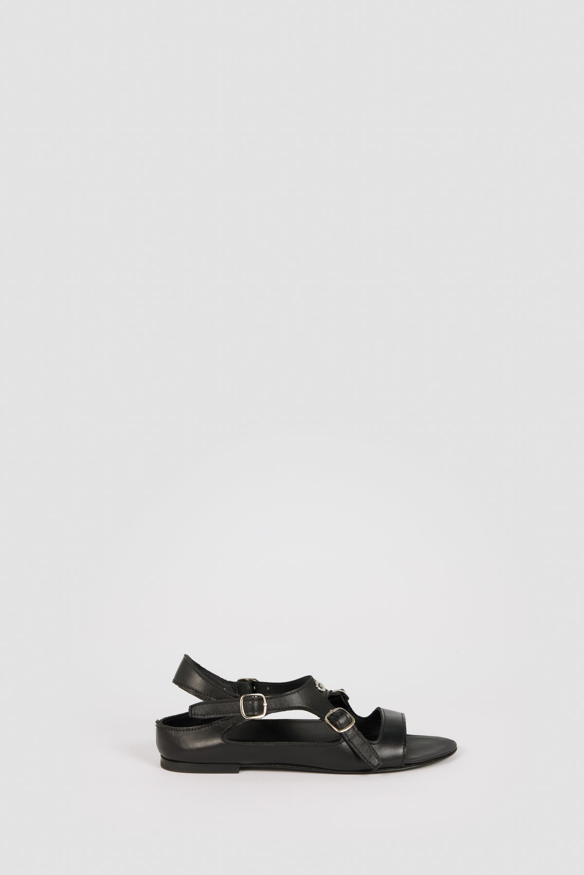 BUCKLE ON SANDALS