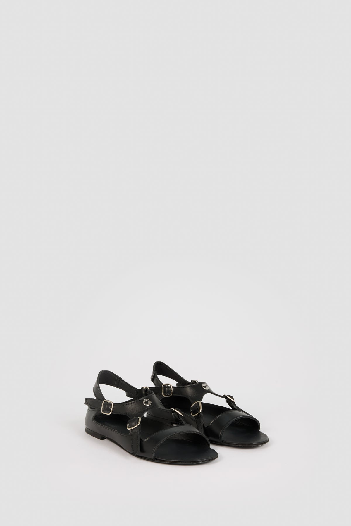 BUCKLE ON SANDALS