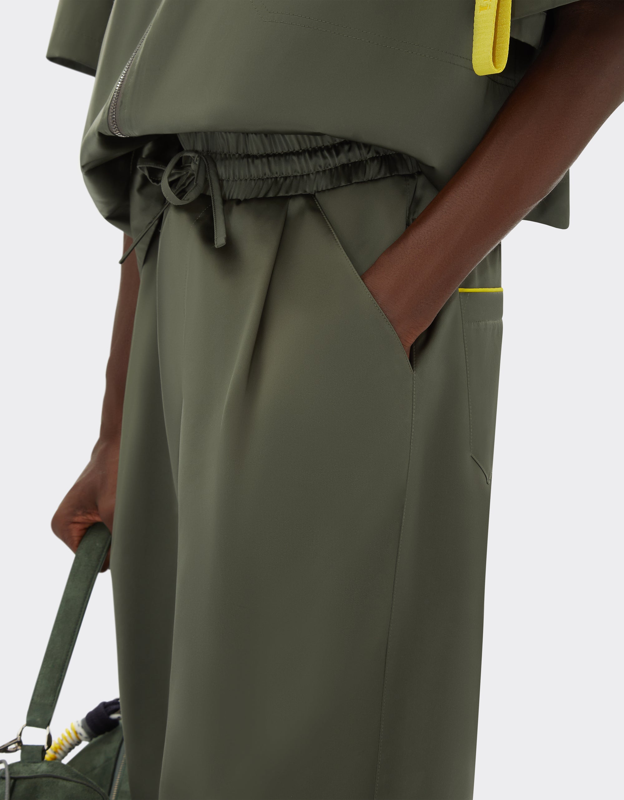 Bermuda shorts with topstitching - Grigio