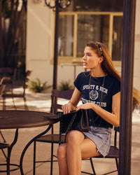 T-shirt Essential Varsity Crest - Bleu marine/Blanc
