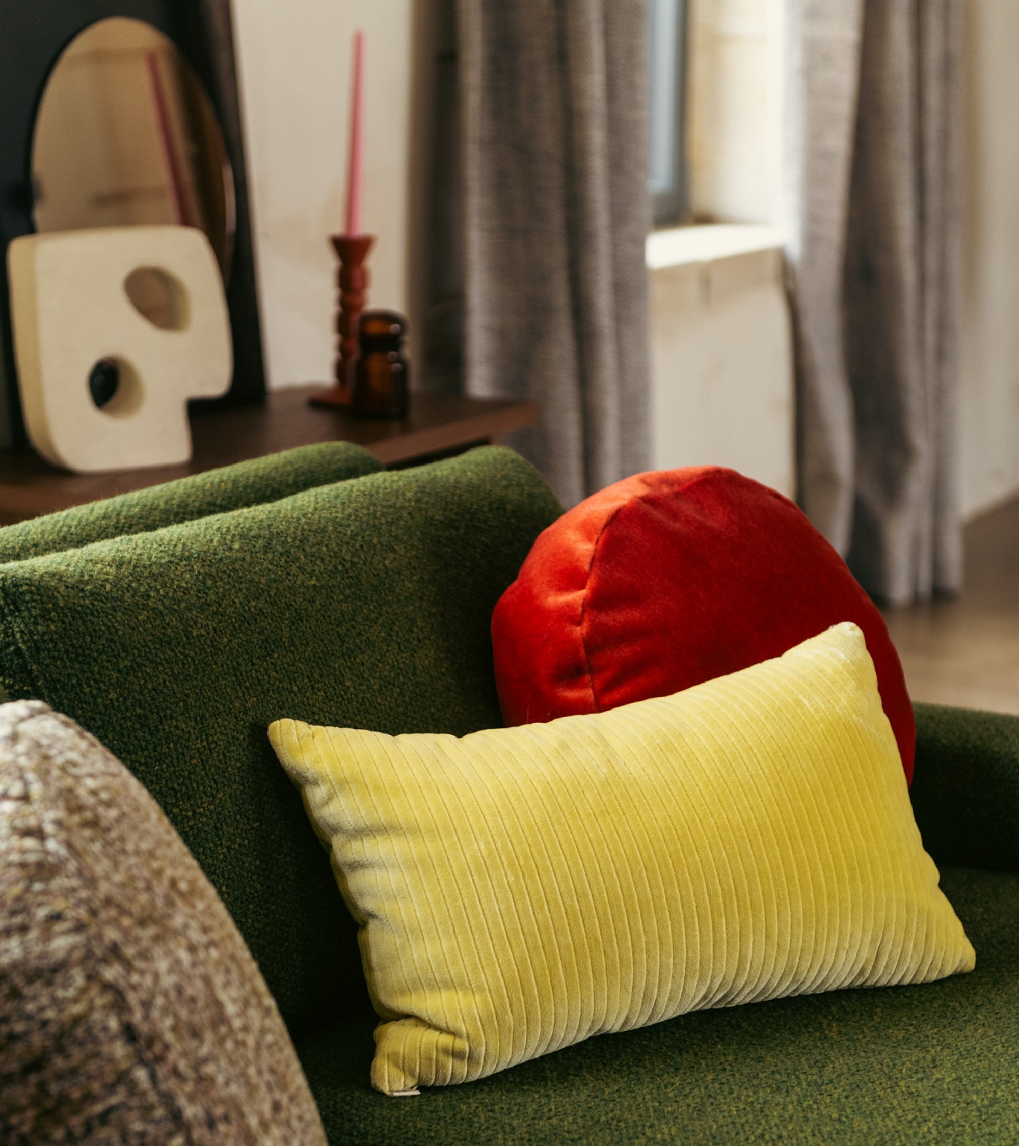 Coussin Carino en velours côtelé - Jaune