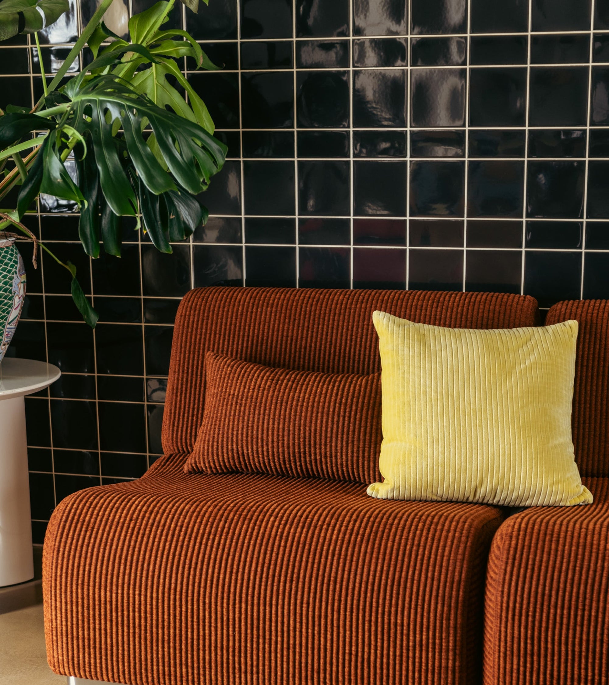 Coussin Carino en velours côtelé - Jaune