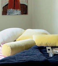 Coussin Carino en velours côtelé - Jaune