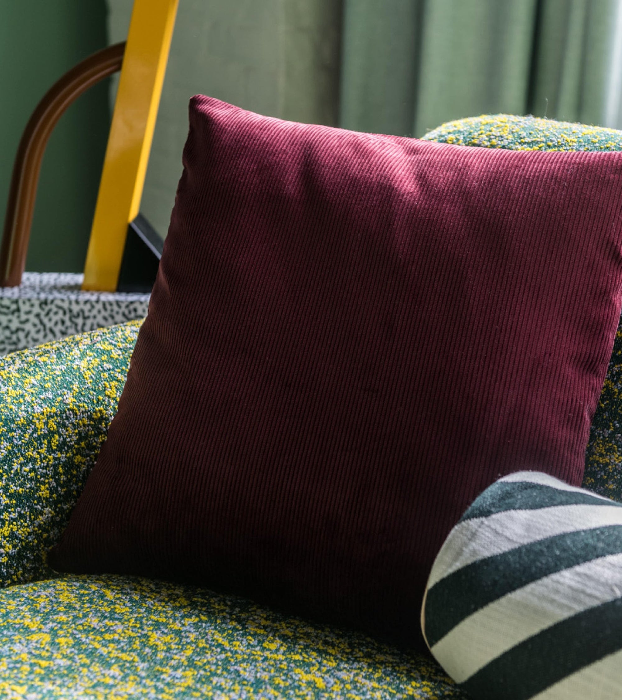 Carino corduroy cushion - Plum