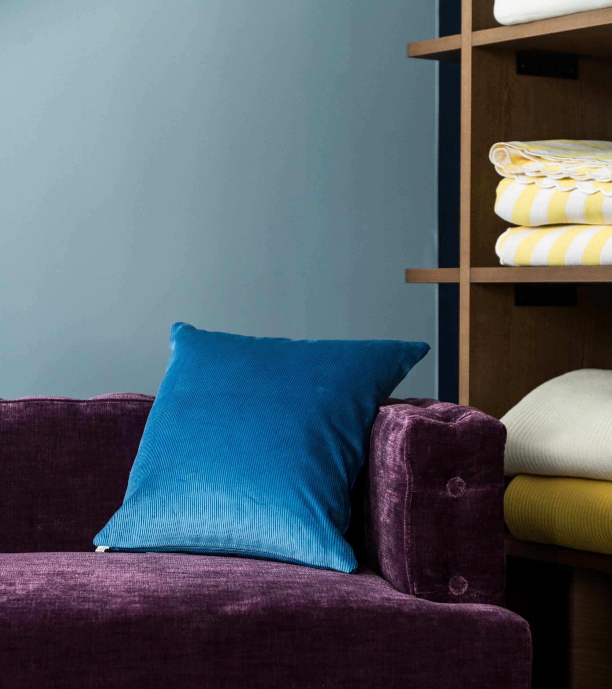 Carino corduroy cushion - Blue