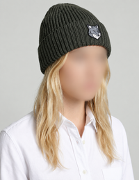 Bonnet avec écusson brodé en laine - Pebble