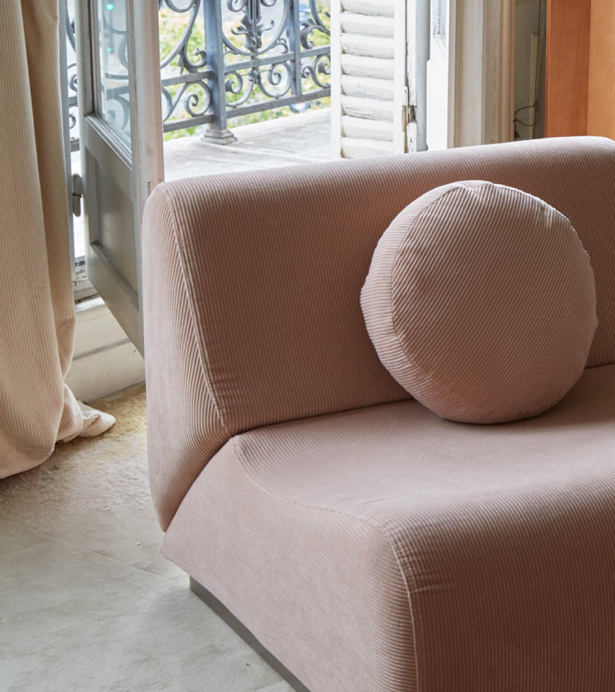 Coussin Ciccio en velours côtelé - Rose pâle