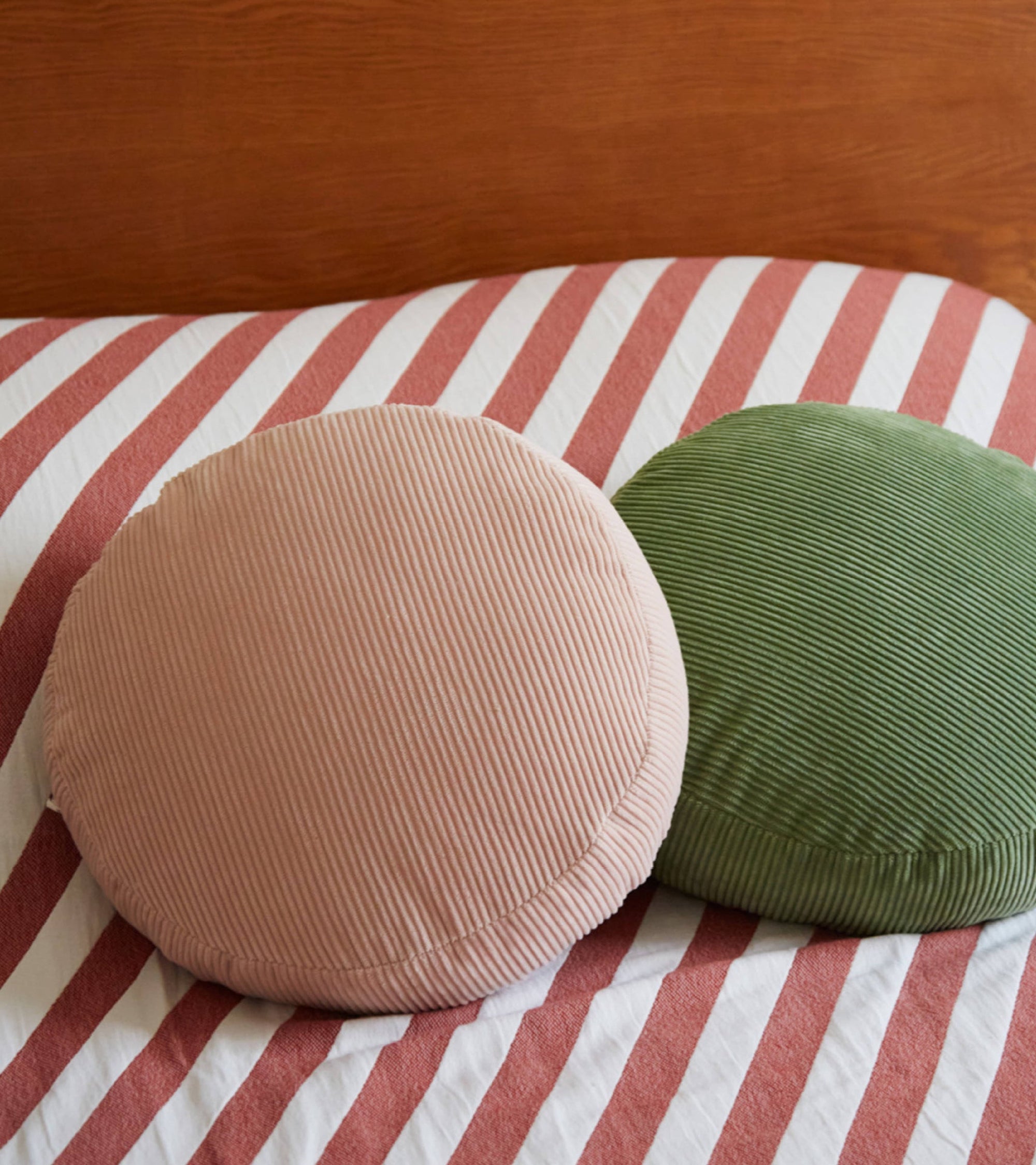 Coussin Ciccio en velours côtelé - Rose pâle