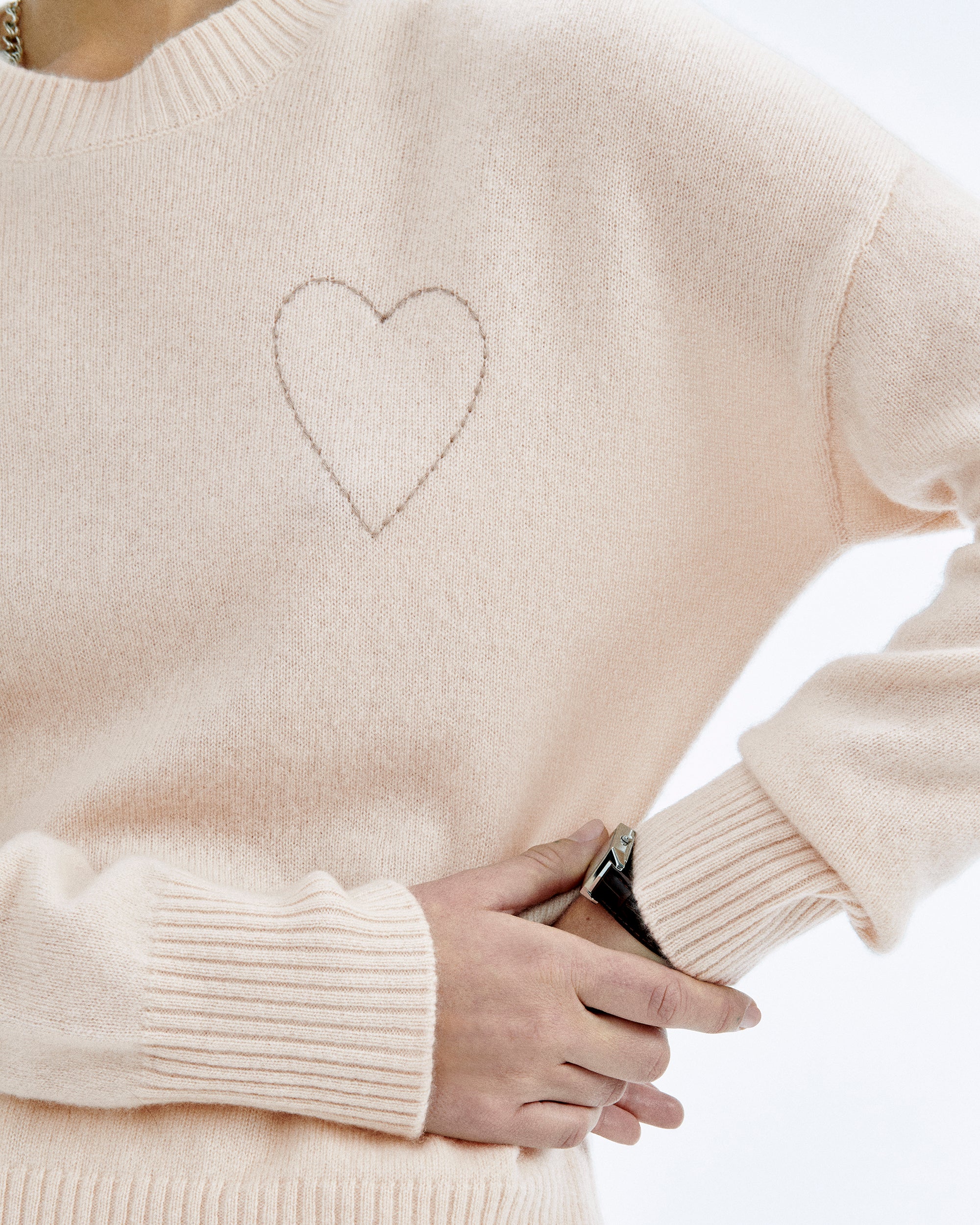 Pull à col rond Coeur brodé en cachemire - Light Beige
