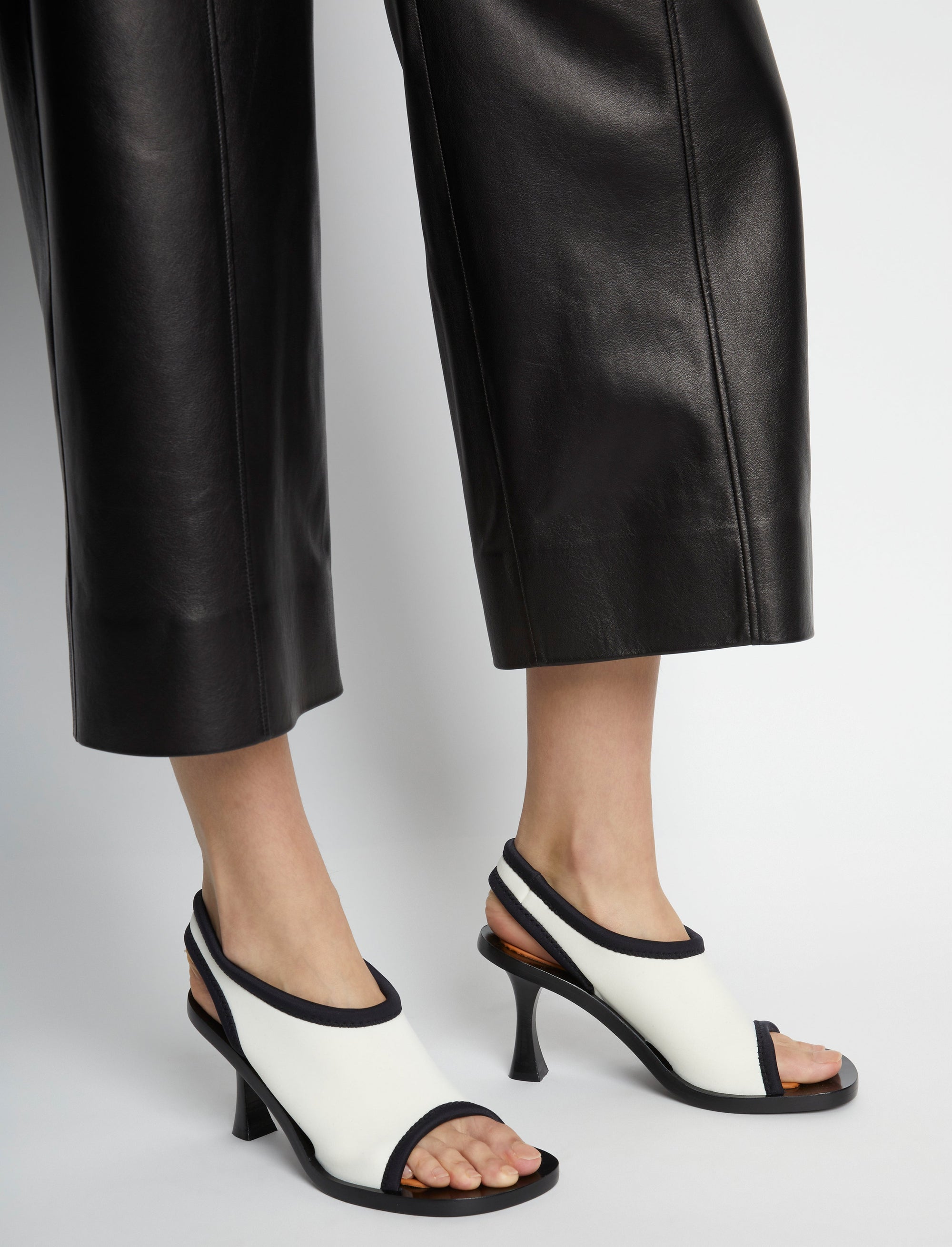 Mules à talons 90 avec surpiqûres - Parchment