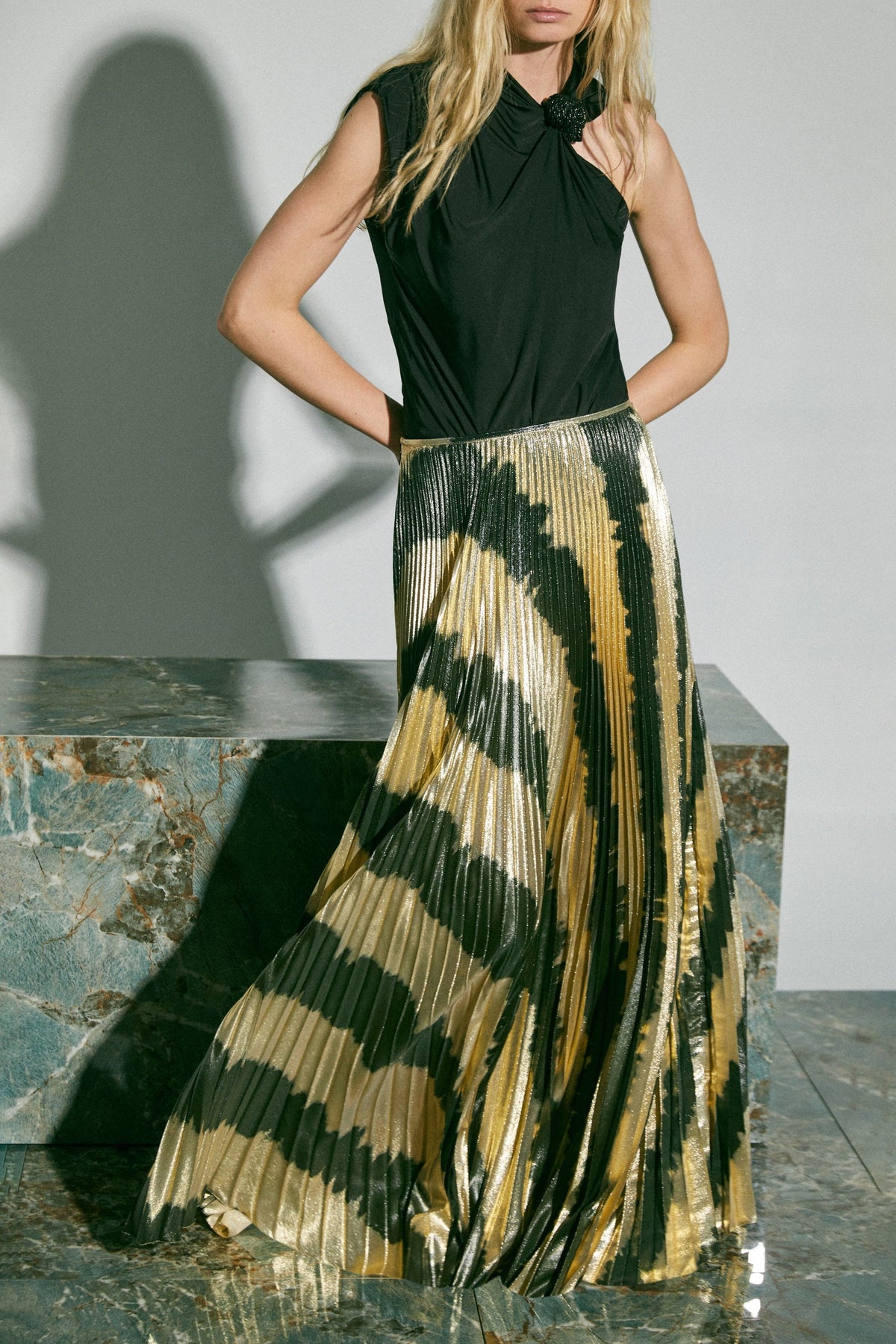 Unfolding Tropics silk skirt - Black