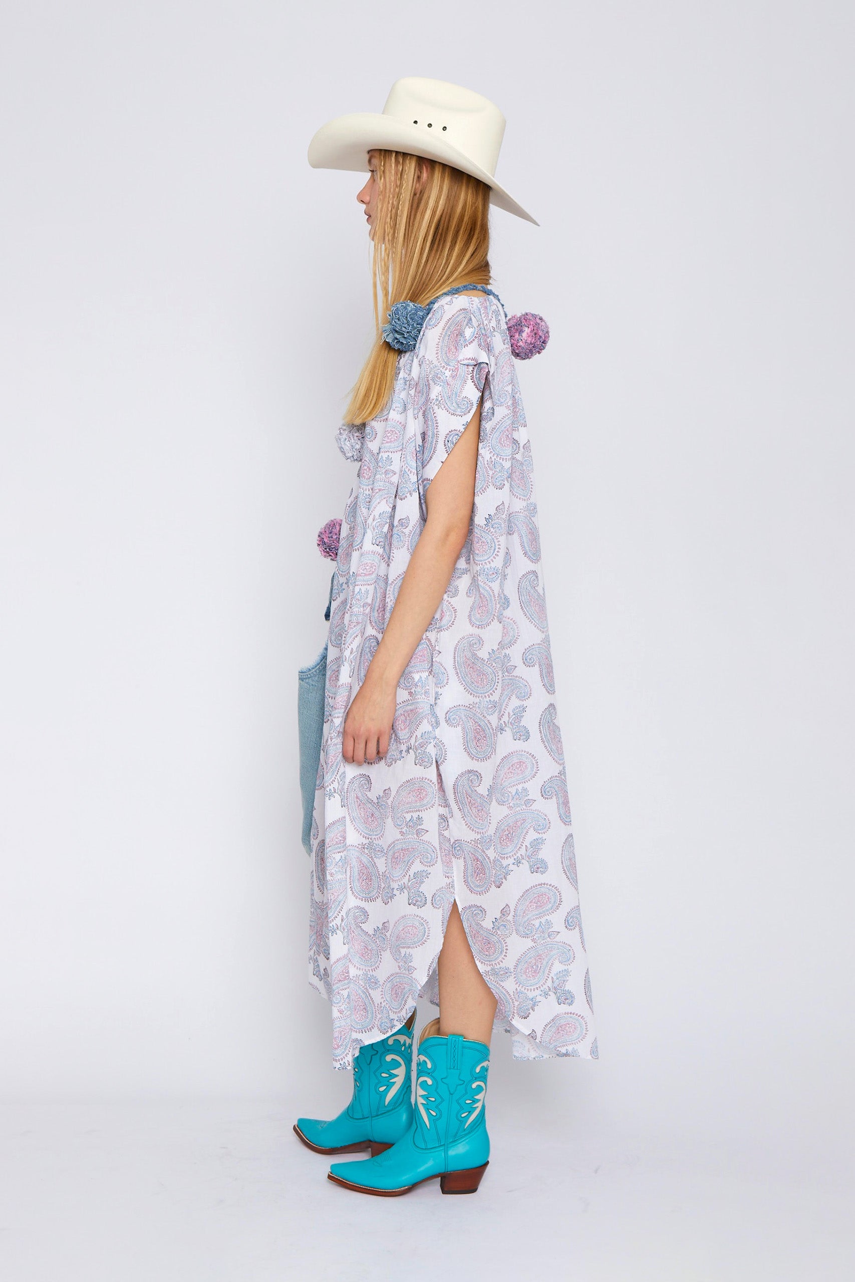 1_90€_WARNING_WHITE ROBE DAFF - White