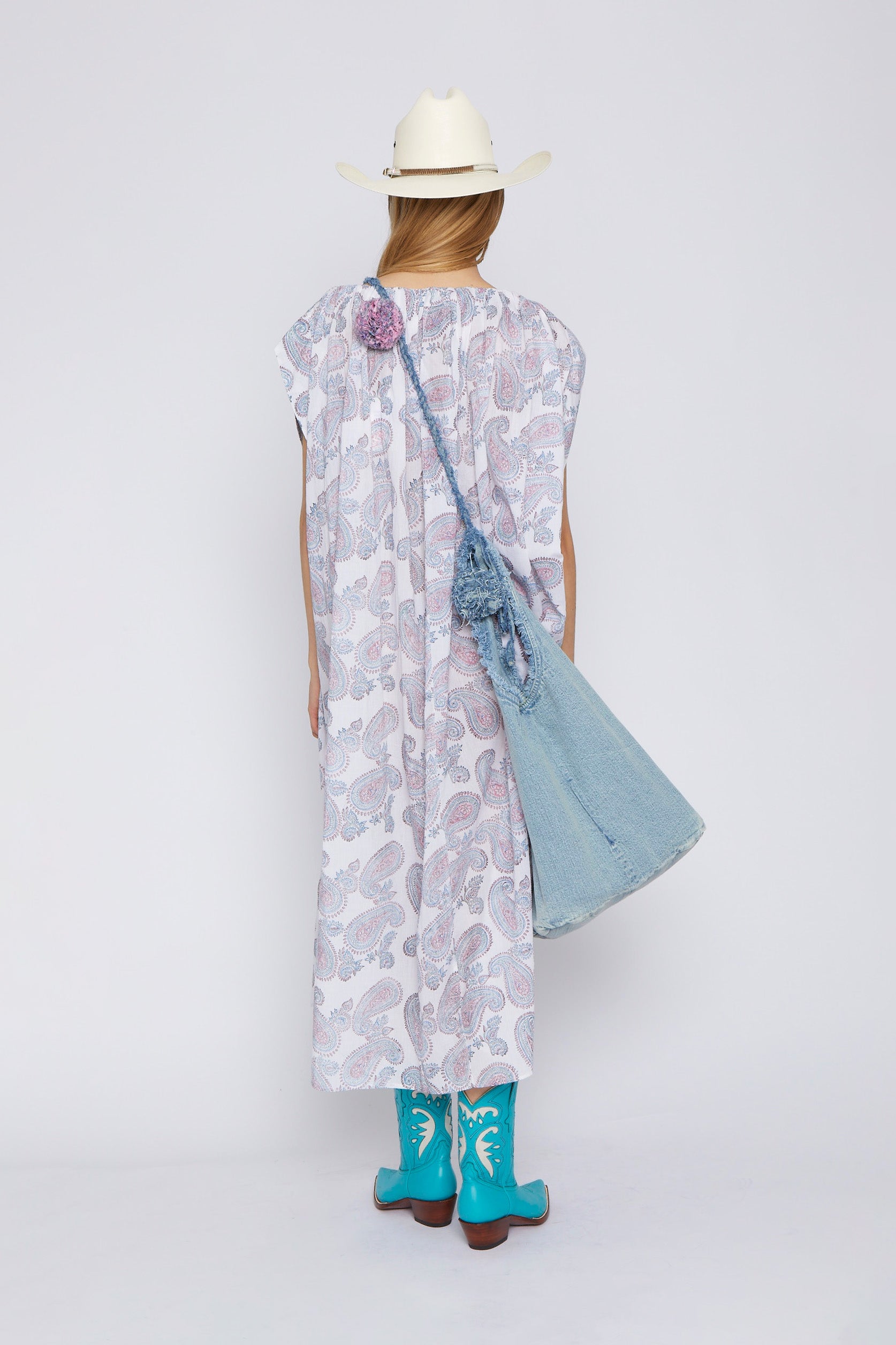 1_90€_WARNING_WHITE ROBE DAFF - White