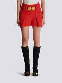 Short ceinturé en tweed avec boutons escargot - Rouge