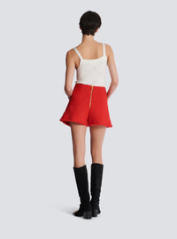 Short ceinturé en tweed avec boutons escargot - Rouge