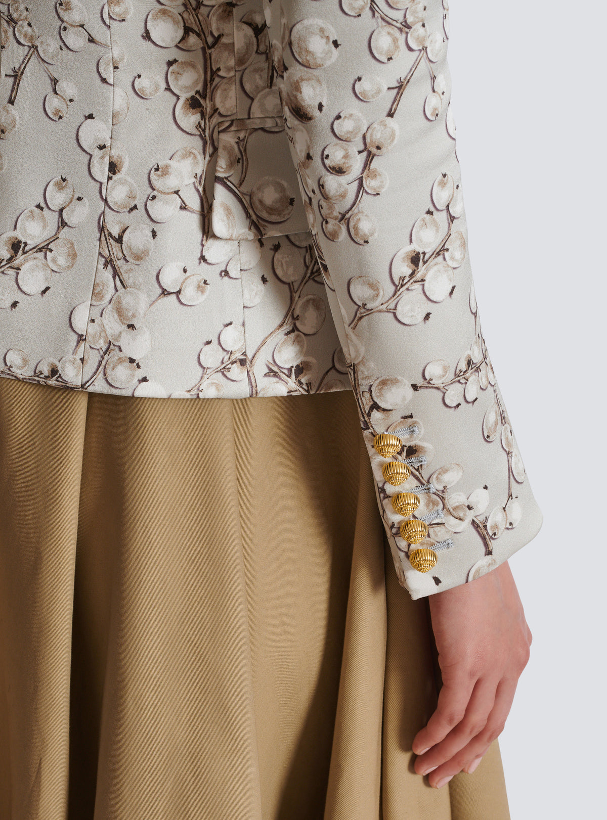 Veste 6 boutons en satin imprimé groseille - Gris Clair & Beige Clair