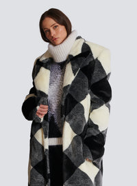Manteau long vichy en fausse fourrure - Noir & Blanc